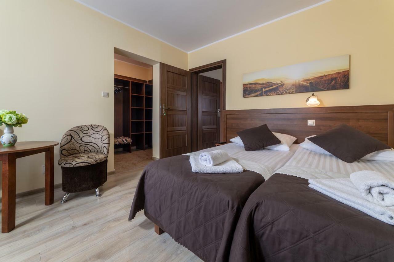 Dom Jastrzebia Z Basenem I Jacuzzi Apartment Jastrzebia Gora Ngoại thất bức ảnh