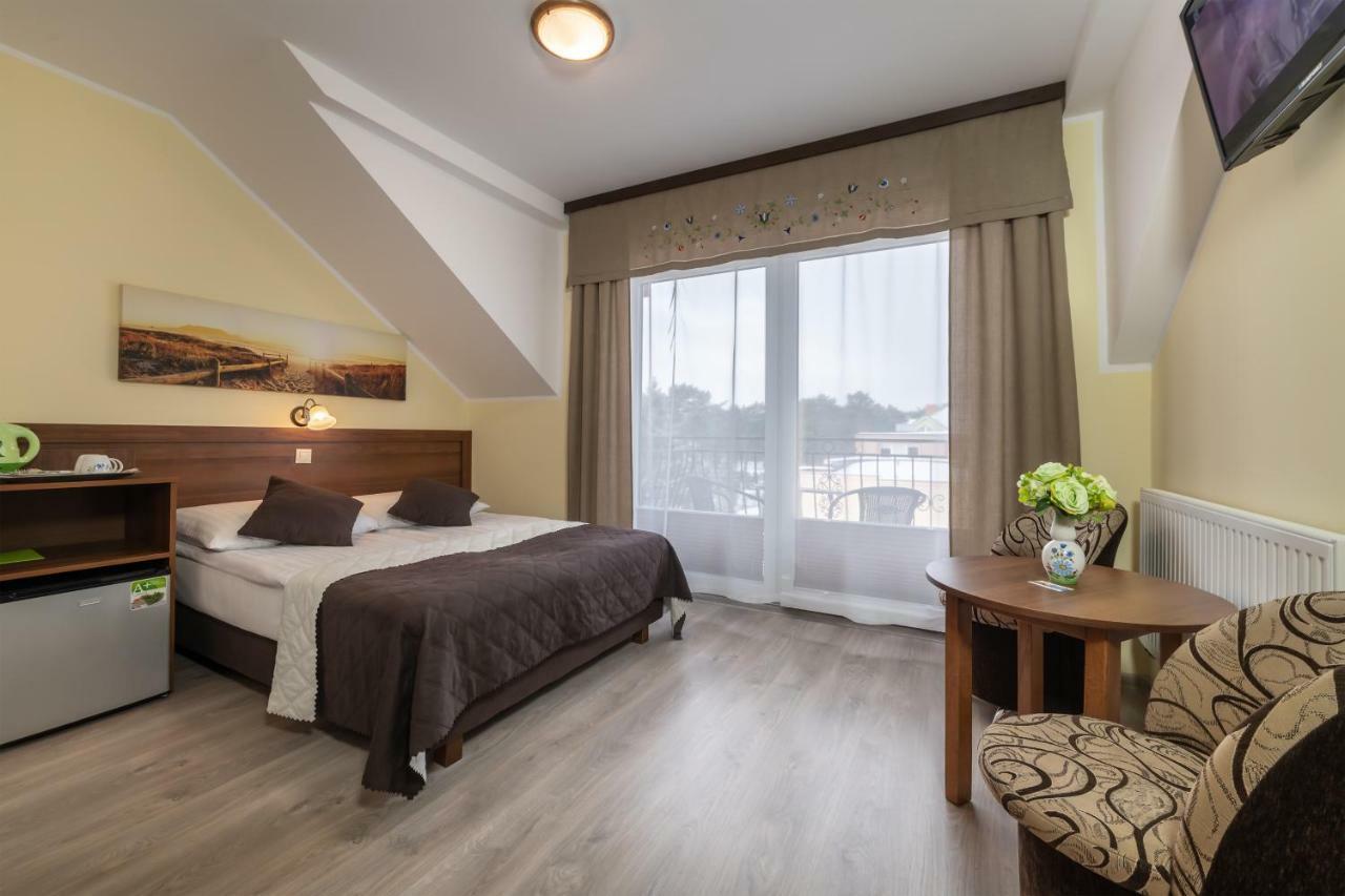 Dom Jastrzebia Z Basenem I Jacuzzi Apartment Jastrzebia Gora Ngoại thất bức ảnh